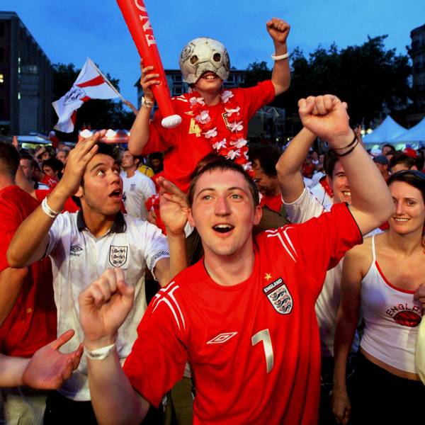 Schon bei der Fußball-WM 2006 feierten viele englische Fans in Köln.