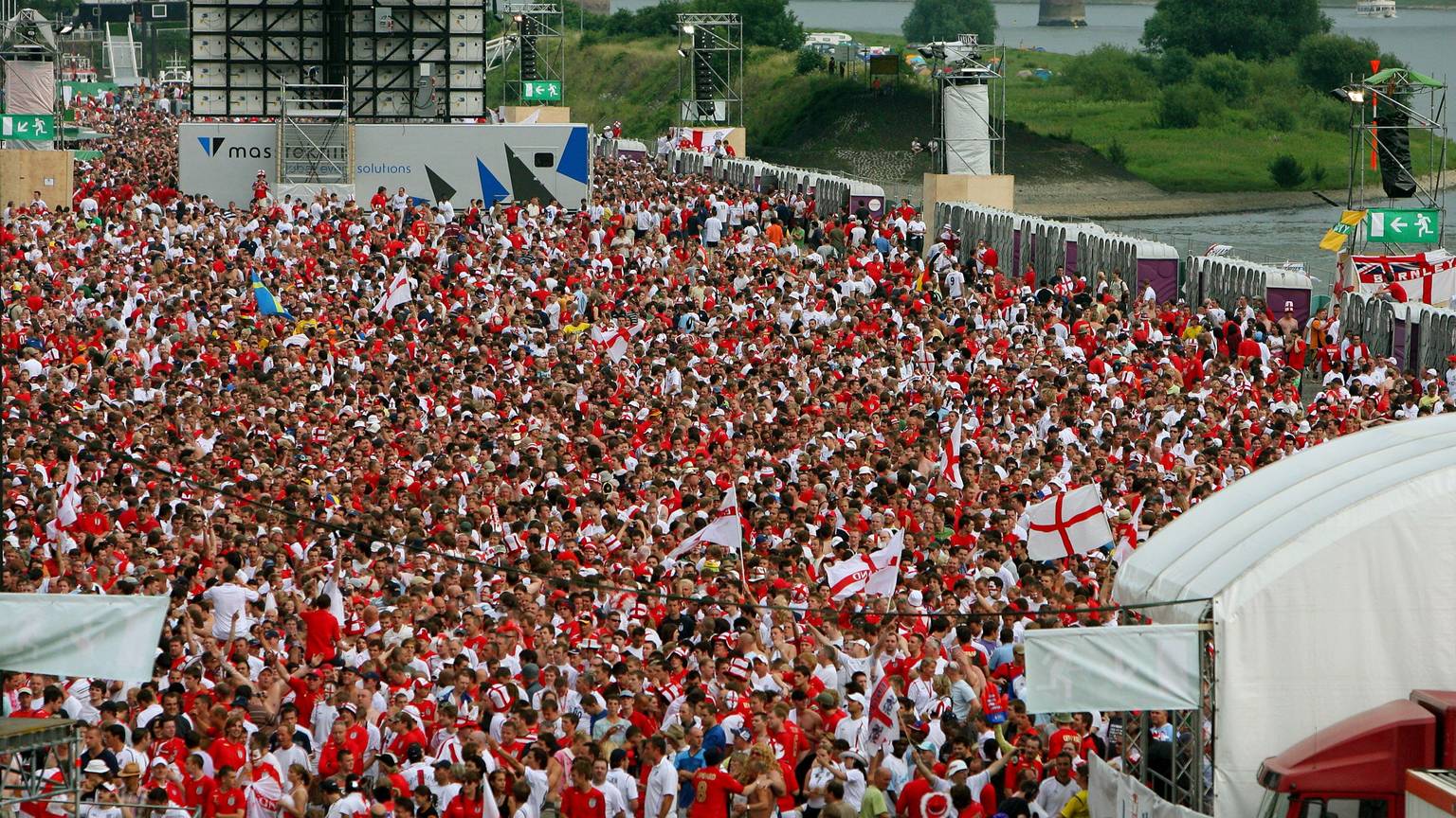 Schon bei der WM 2006 fluteten die englischen Fans Köln.
