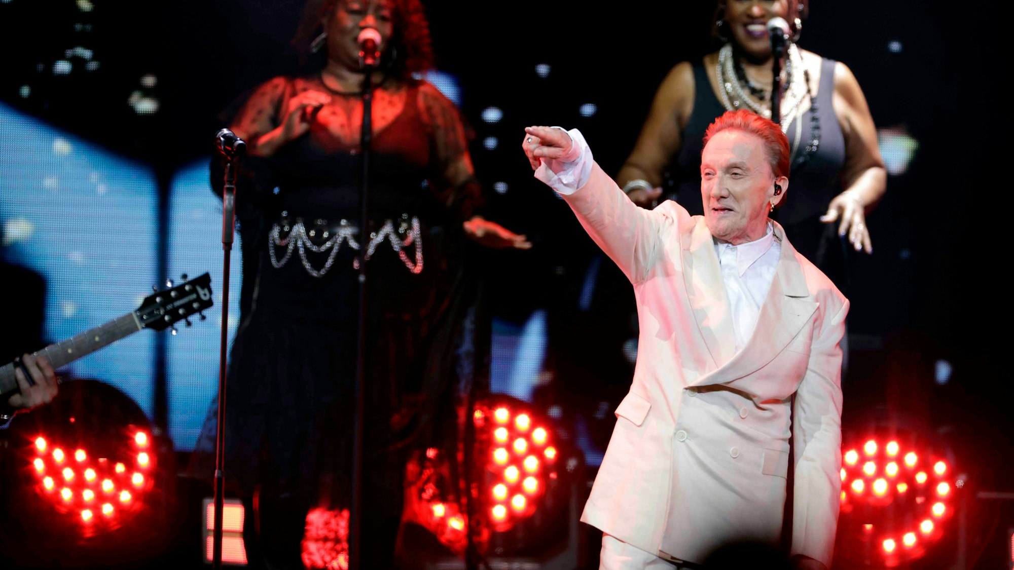 Marius Müller-Westernhagen steht beim Konzert in Köln auf der Bühne