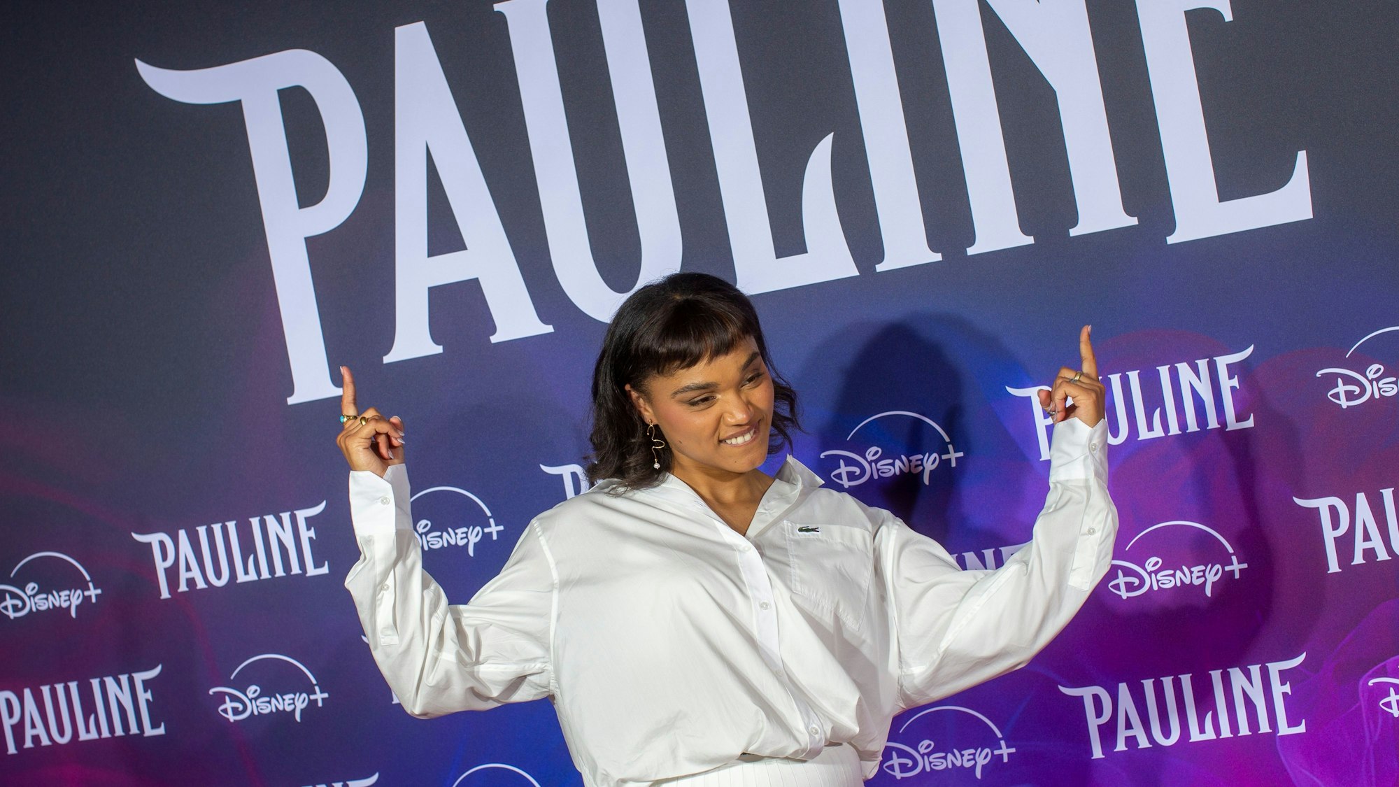 Hauptdarstellerin Sara-Anna Faal bei der Premiere in der Residenz.