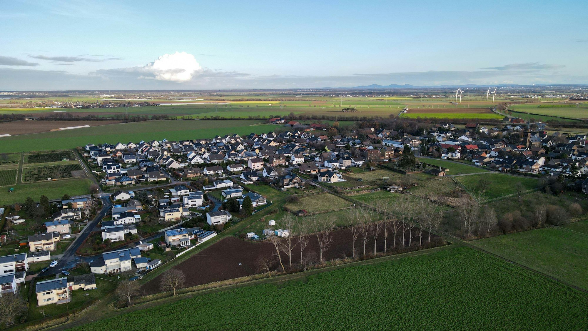 Das Bild zeigt Weidesheim aus der Luft.