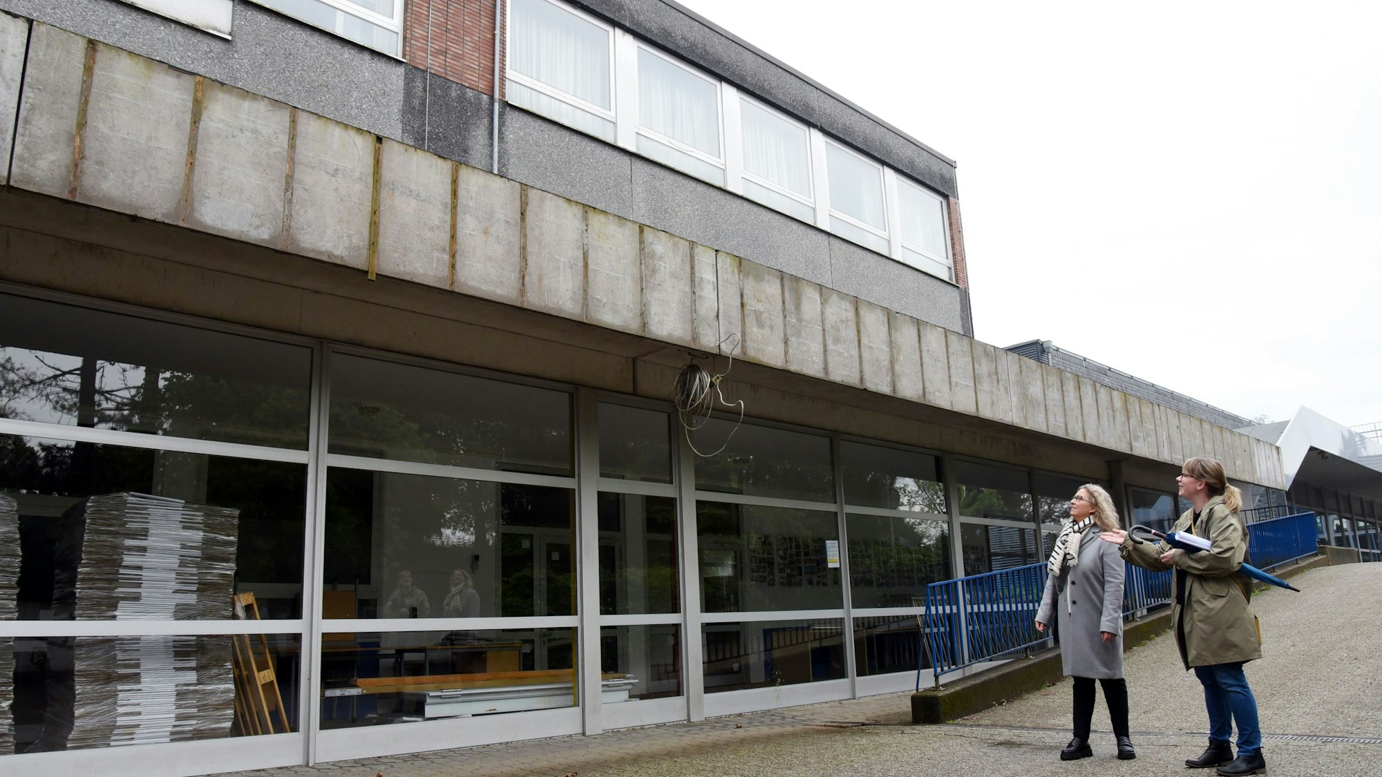 Das Foto zeigt einen Teil der Konrad-Adenauer-Hauptschule, der demnächst abgerissen werden soll.