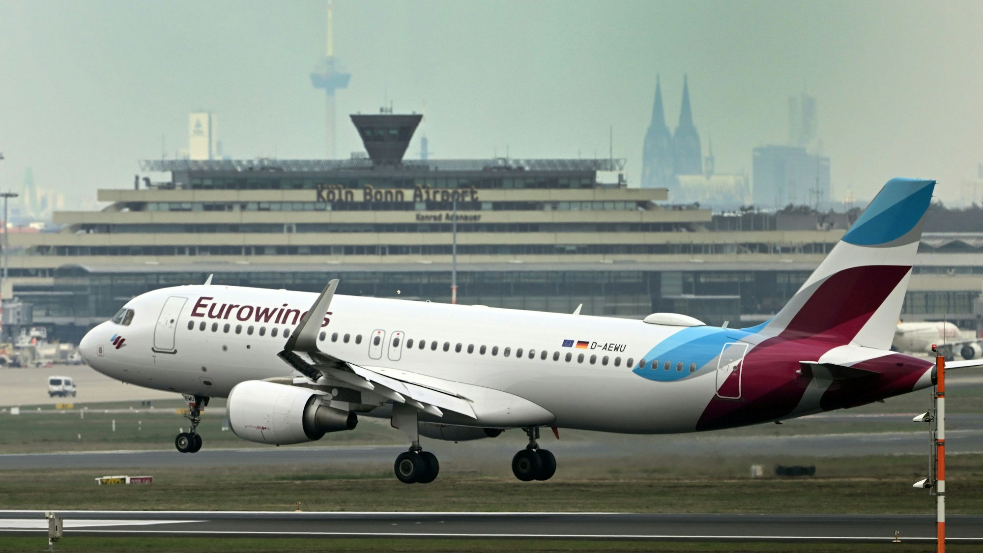 Eurowings Terminal Köln Bonn Abflug www.rundschau-online.de