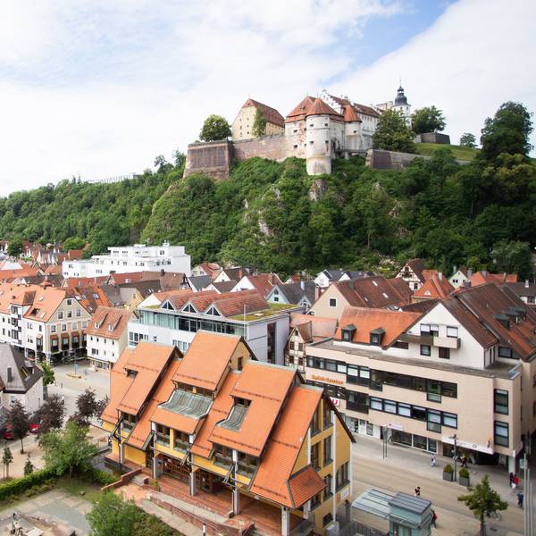 Das Wahrzeichen von Heidenheim: Schloss Hellenstein liegt 74 Meter über der Stadt.