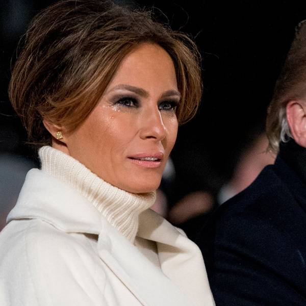 Melania Trump sitzt neben Donald Trump (Archivbild)