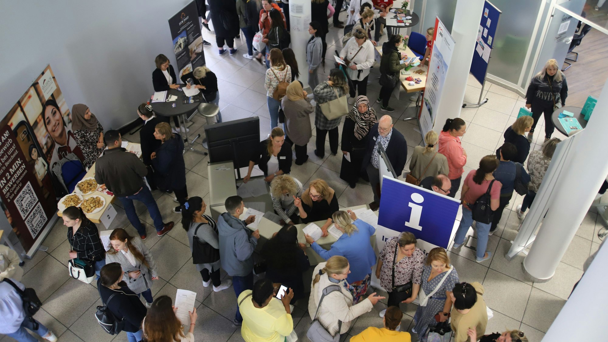 Das Jobcenter Rhein-Sieg hatte die Jobmesse nur für Faruen organisiert.