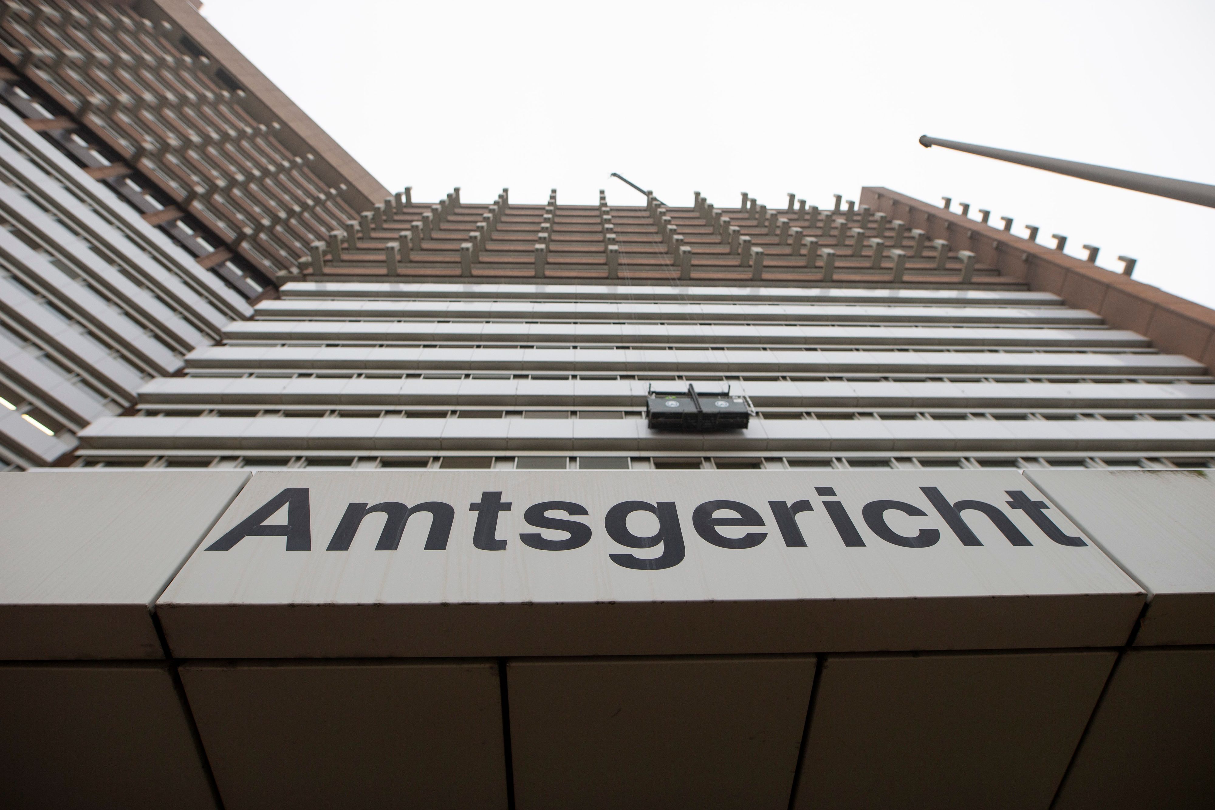 Der Eingang zum Amtsgericht auf dem Gelände des Justizzentrum Köln Luxemburger Straße.