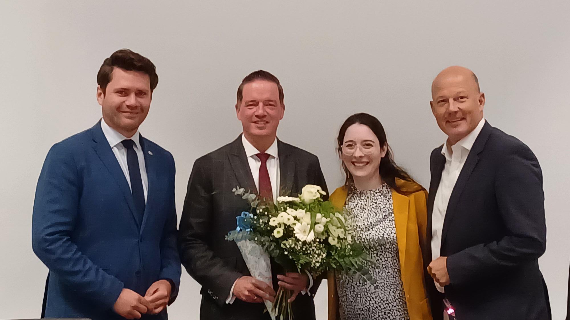 Gregor Golland (2.v.l.) ist neuer Vorsitzender der CDU-Kreistagsfraktion. Es gratulieren seine Stellvertreter Thomas Okos und Romina Plonsker sowie Landrat Frank Rock (v.l.).