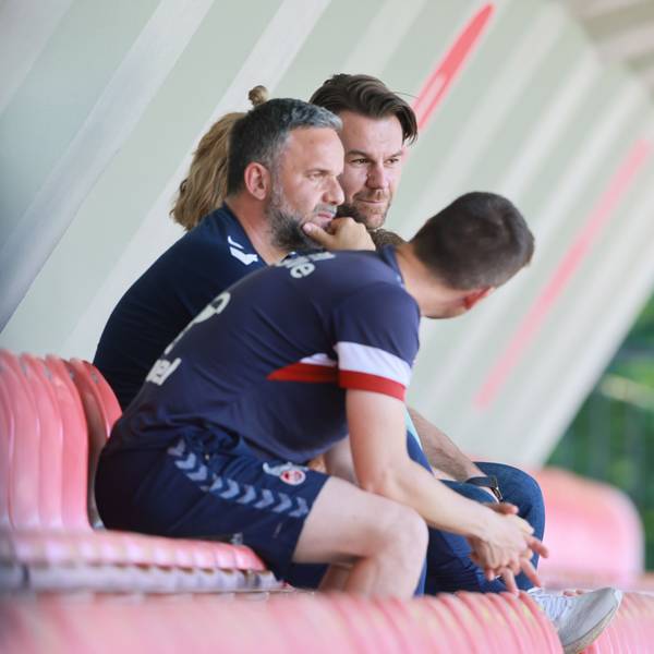 1. FC Köln, Training, oben von links: U21 Trainer Evangelos Sbonias, Thomas Kessler (1. FC Köln), 14.05.2024, Bild: Herbert Bucco