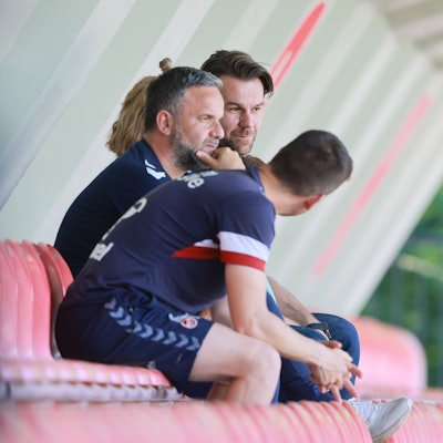 1. FC Köln, Training, oben von links: U21 Trainer Evangelos Sbonias, Thomas Kessler (1. FC Köln), 14.05.2024, Bild: Herbert Bucco