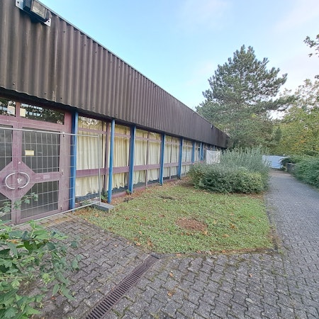 Die Stadt Niederkassel will die in die Jahre gekommene Dreifach-Sporthalle in Mondorf mit Mitteln eines Förderprogramms des Bundes energetisch sanieren lassen.