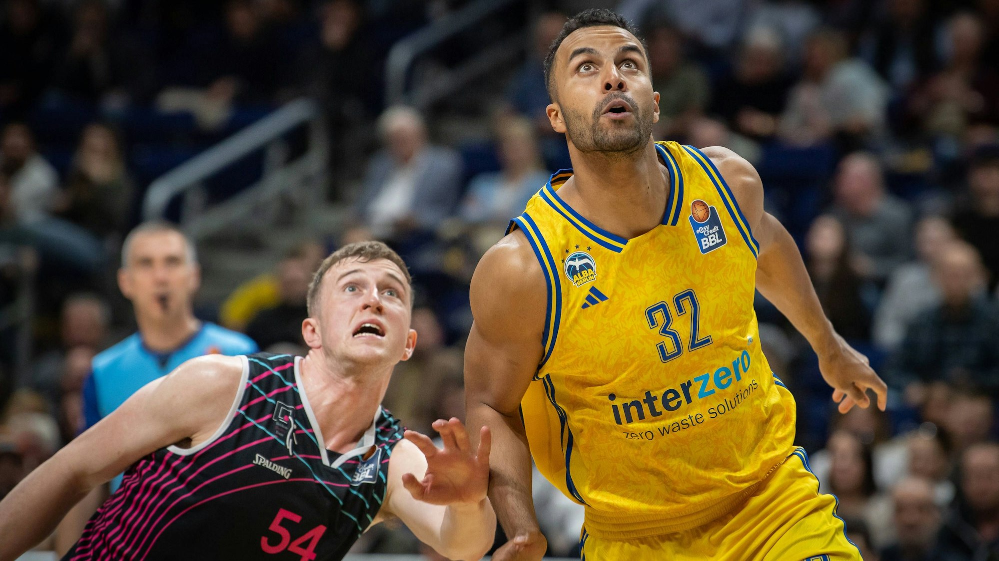 Baskets-Center Thomas Kennedy (l.) trifft wieder auf Berlins Weltmeister Johannes Thiemann.