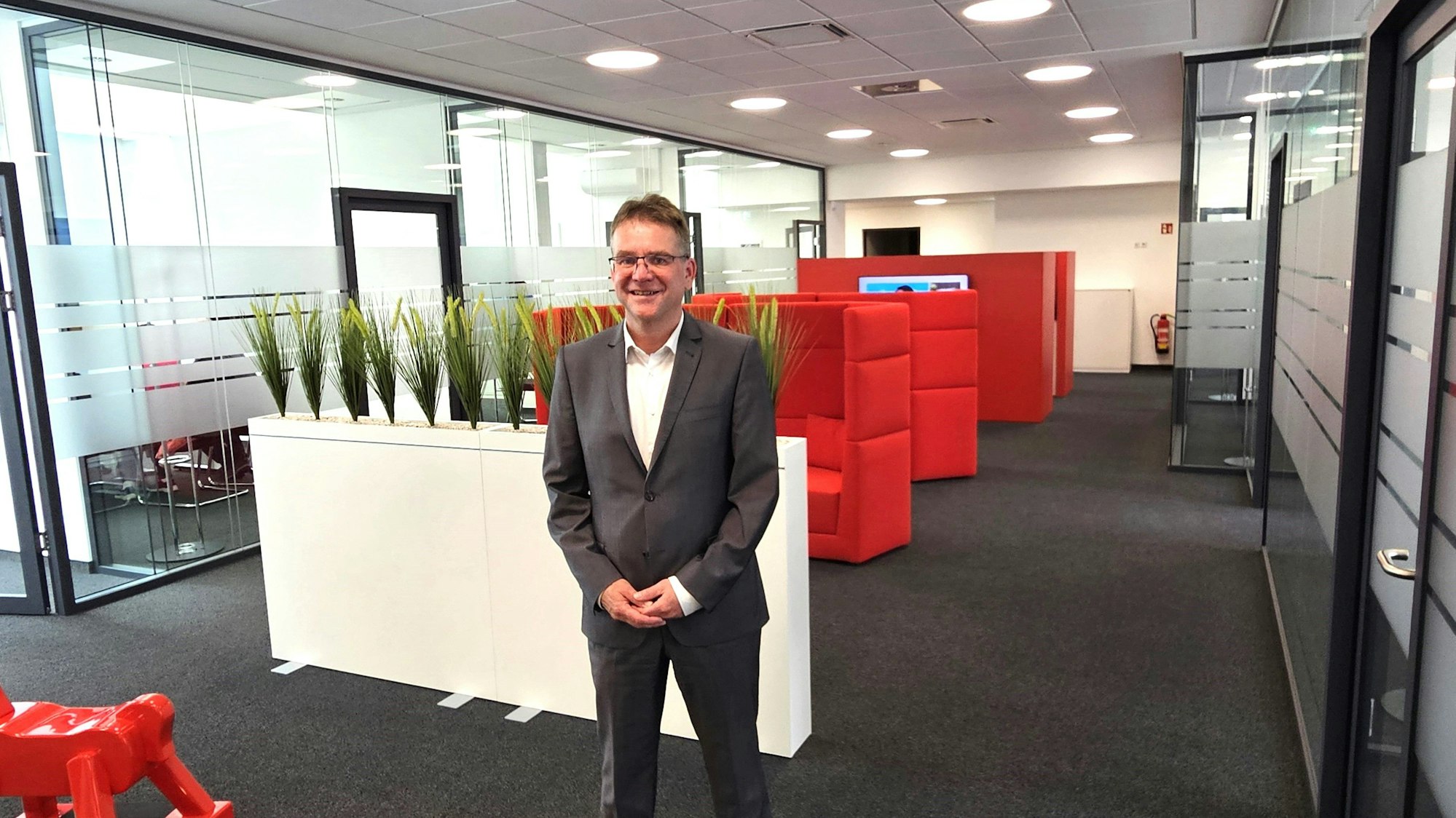 Andres Gier steht in dem neuen Beratungscenter.