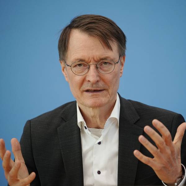 Es ist Karl Lauterbach (SPD), Bundesminister für Gesundheit, zu sehen.