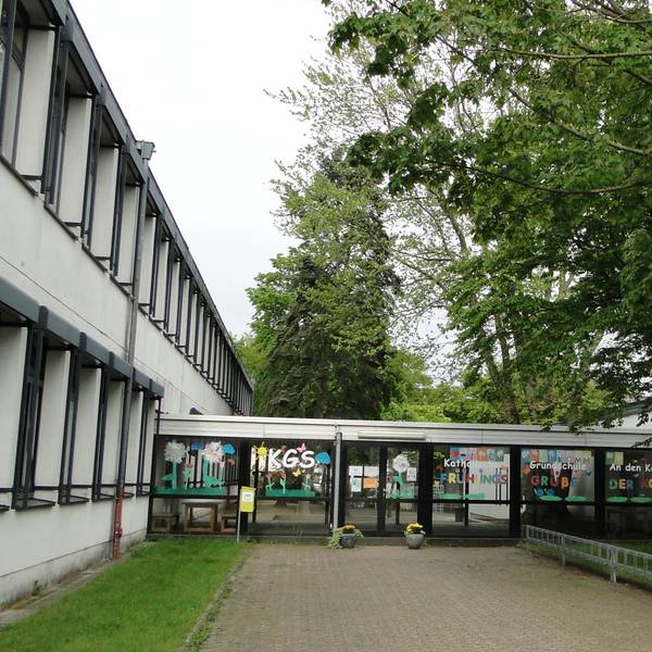 Wenn die Katholische Grundschule An den Kaulen ein neues Gebäude erhellt, soll die Gemeinschaftsgrundschule ihren Gebäudeteil übernehmen können.