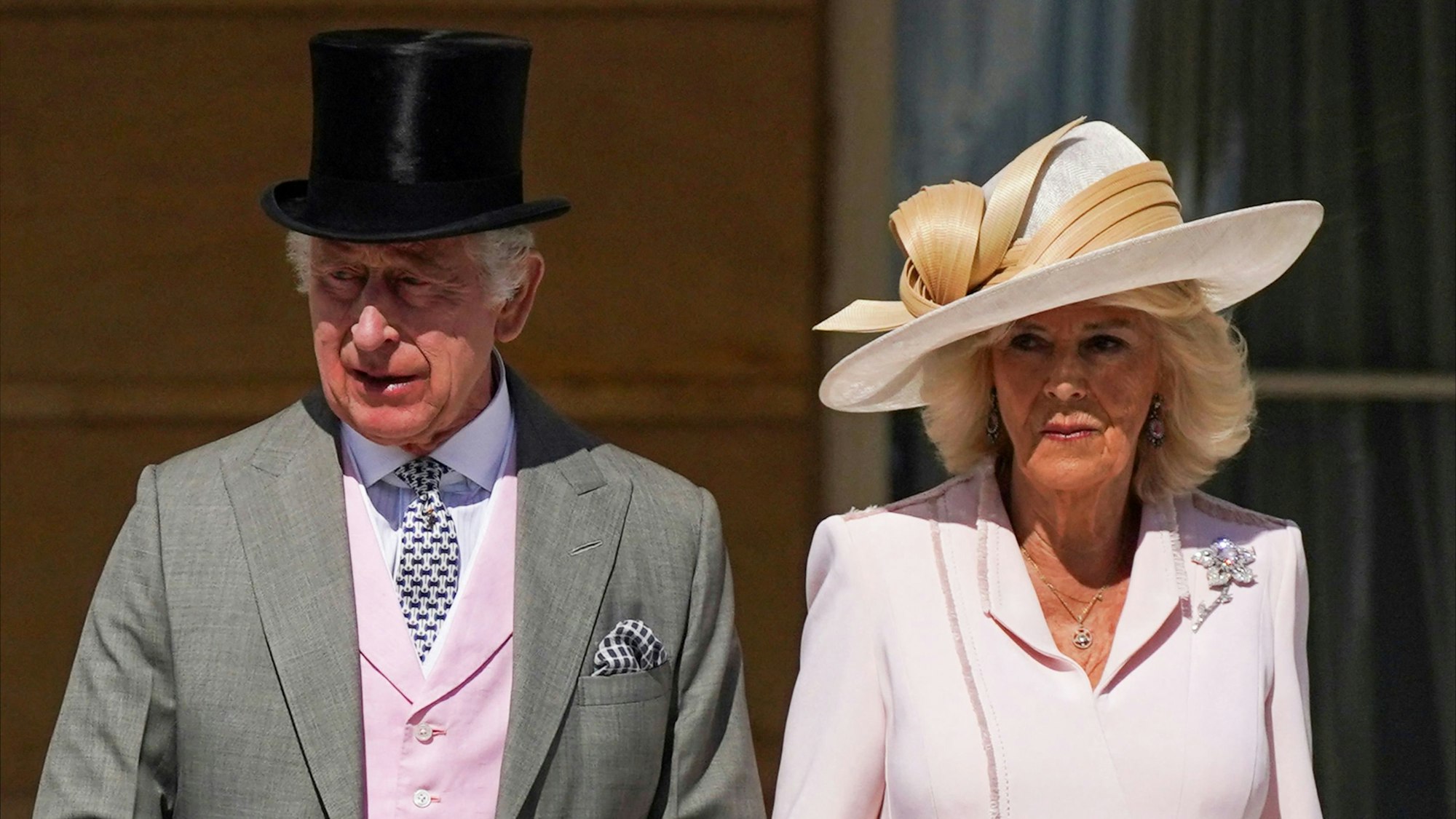 König Charles und Königin Camilla bei einer Gartenparty im Buckingham Palace.