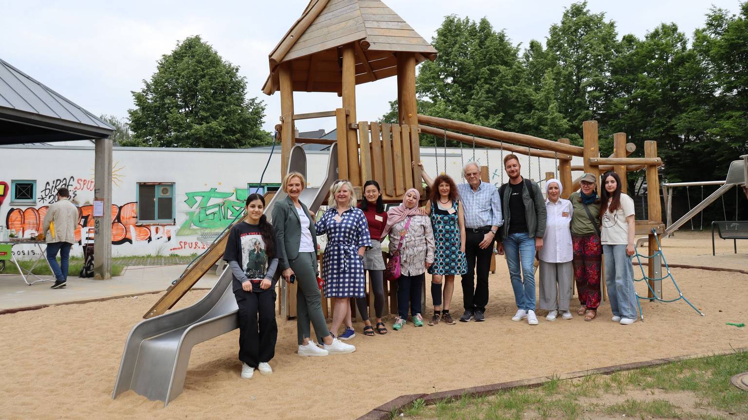 Der 2023 eröffnete Spielplatz gehört zu den Neuerungen auf dem Hof.