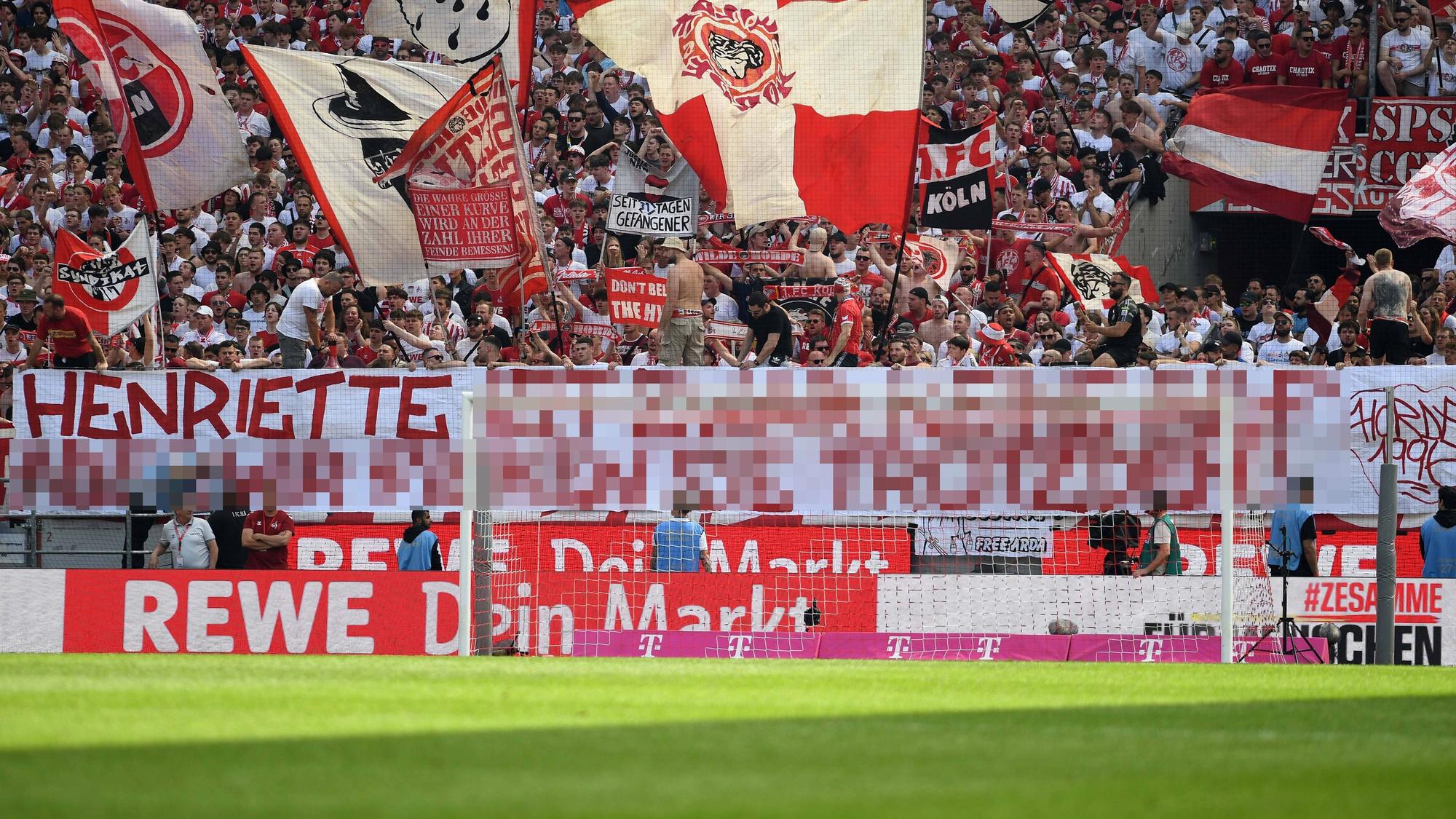 Das Transparent in der Südkurve beim Spiel gegen Union Berlin.