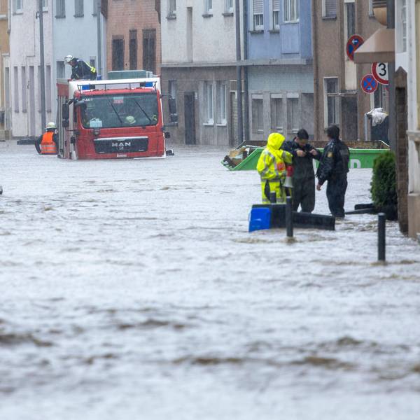 Flutdrama im Saarland: Die anhaltenden Regenfälle lassen die Flüsse extrem schnell anschwellen. Besonders dramatisch ist die Situation in den Gemeinden Fischbach-Camphausen. Hier wurde Katastrophenalarm ausgelöst.