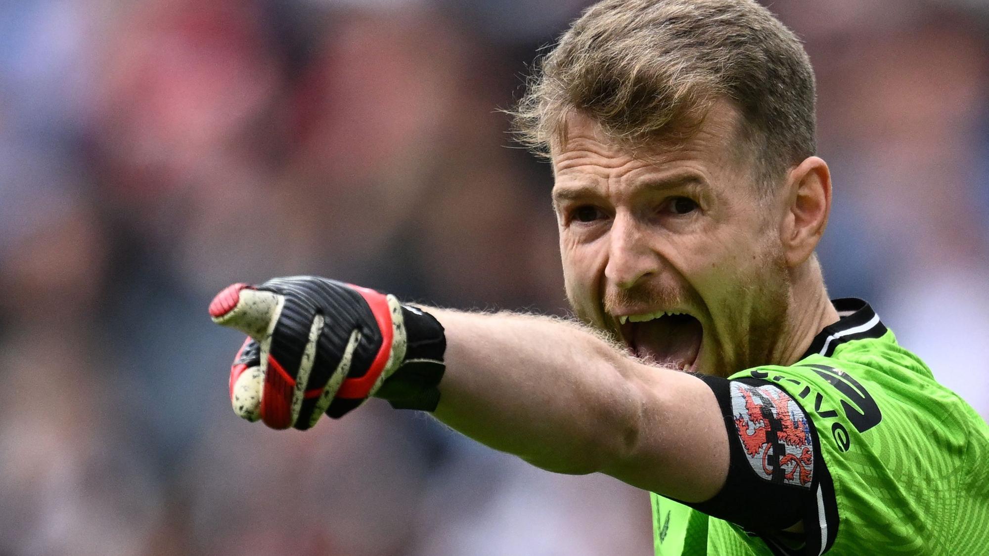 Im Fokus: Torwart Lukas Hradecky bestreitet womöglich gegen Augsburg sein letztes Saisonspiel und nimmt als Kapitän die Meisterschale entgegen.