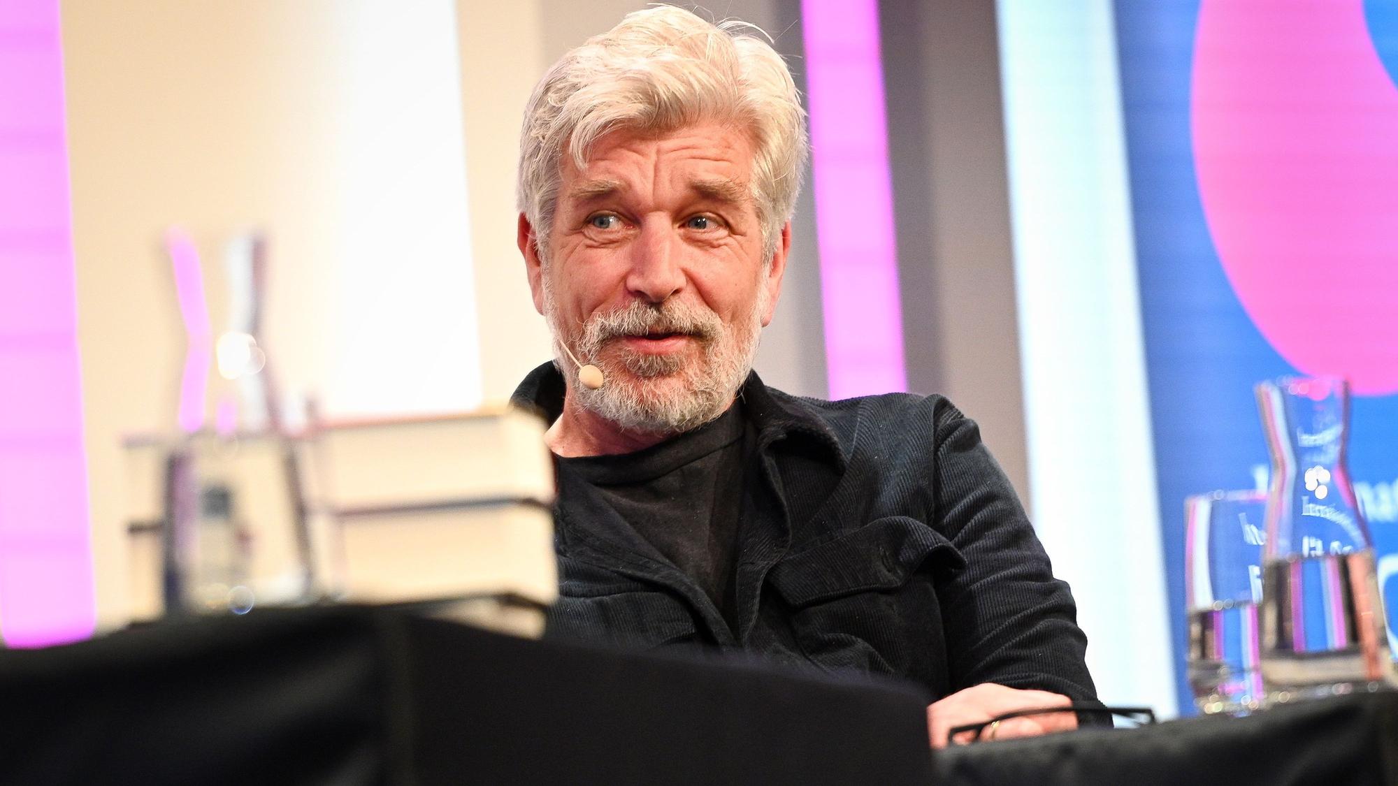 Der norwegische Autor Karl Ove Knausgård in der Flora.