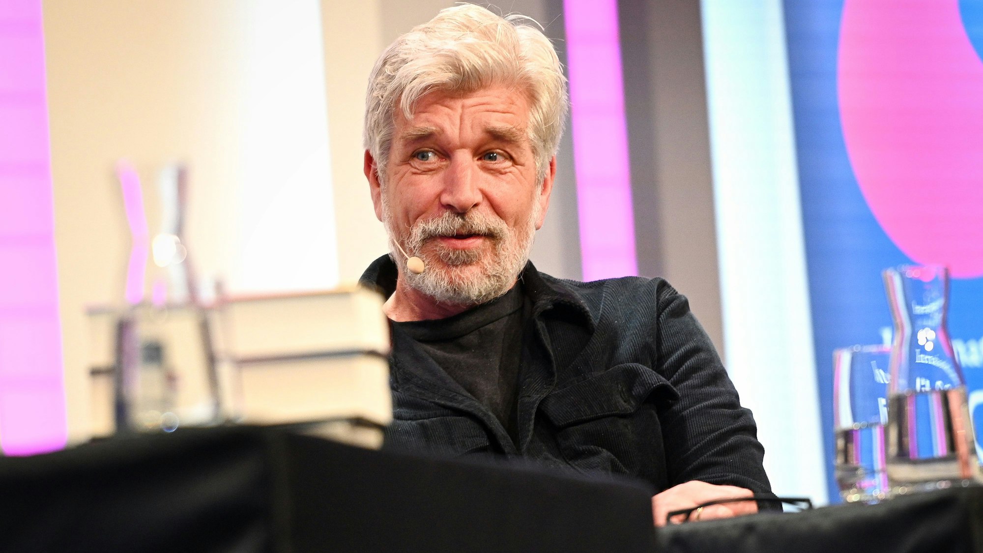 Der norwegische Autor Karl Ove Knausgård in der Flora.