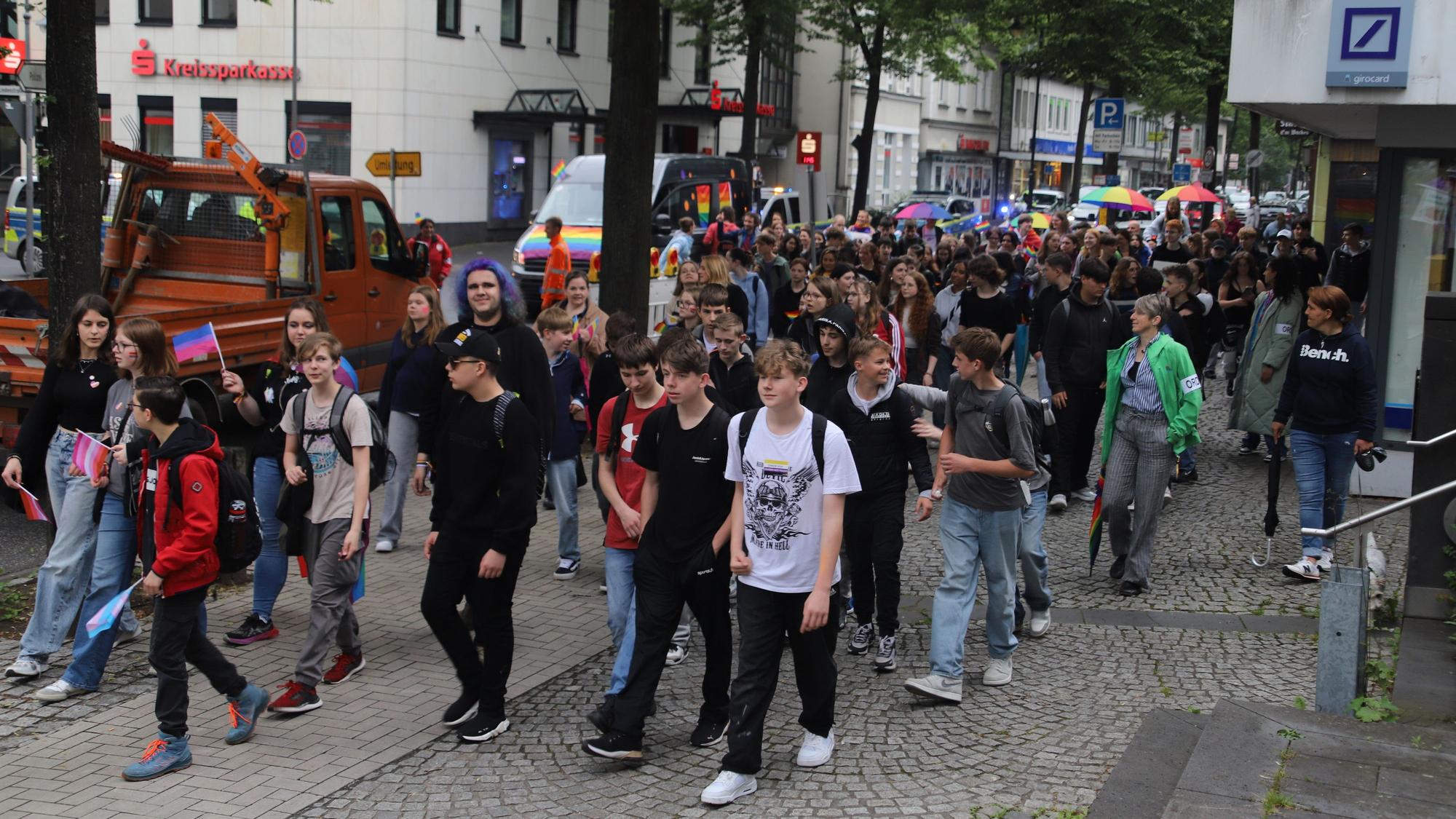 Die Stadt Hennef organisierte den Idahobit, den Internationalen Tag gegen Homo-, Bi-, Inter- und Transfeindlichkeit.