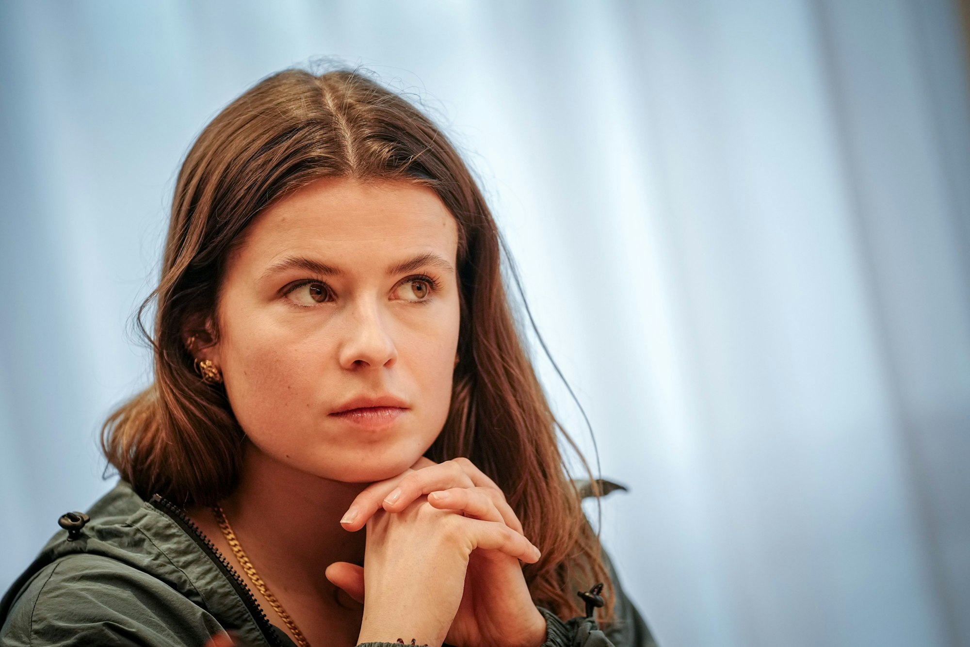 ARCHIV - 15.02.2024, Berlin: Luisa Neubauer, Fridays For Future, gibt auf einer Pressekonferenz die Pläne der Bewegung für das Jahr 2024 bekannt und ordnet gemeinsam mit Experten den aktuellen Stand der Klima- und Demokratiebewegung ein. (zu dpa: «Luisa Neubauer: Scholz' Job wäre es, Alarm zu schlagen») Foto: Kay Nietfeld/dpa +++ dpa-Bildfunk +++