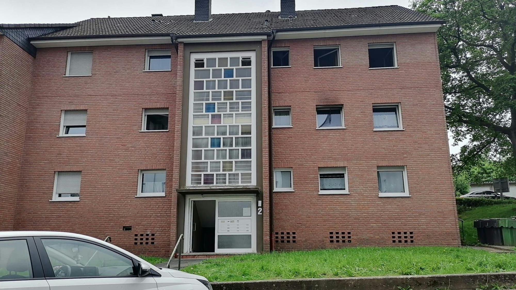 Eine Hausfassade.