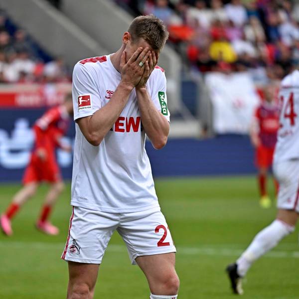 18.05.2024, Fussball 1. Bundesliga 2023/2024, 34.Spieltag, 1.FC Heidenheim - 1.FC Köln, in der Voith-Arena Heidenheim. Steffen Tigges Köln schlägt die Hände vors Gesicht.