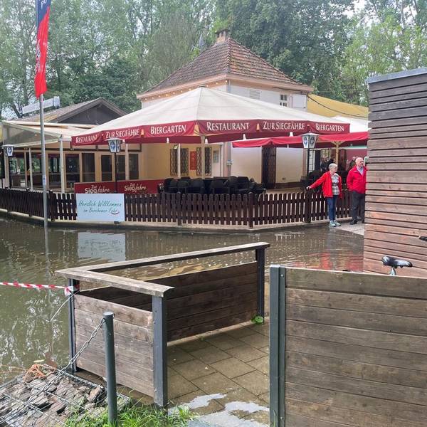 Biergarten unter Wasser