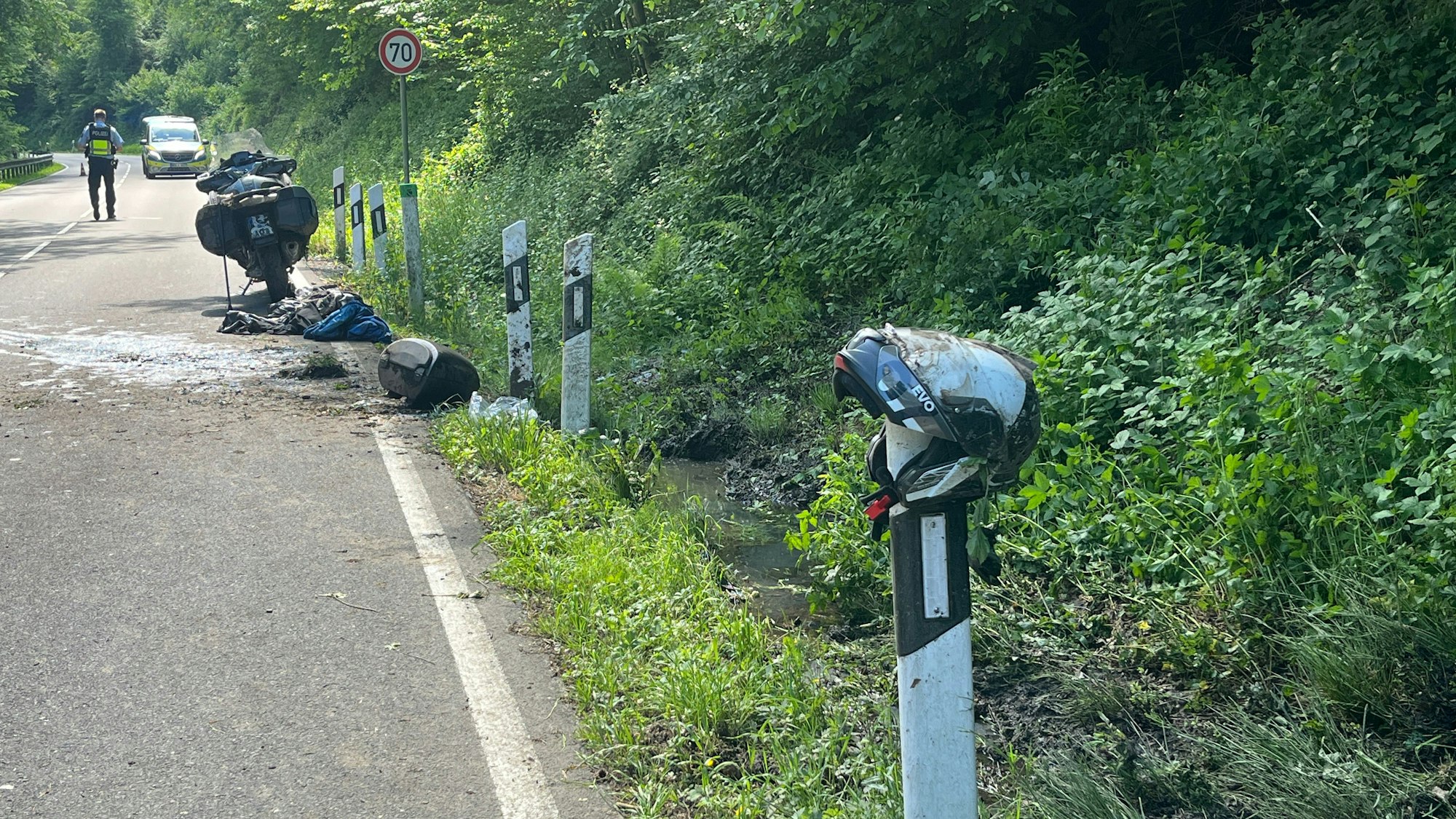 Bei einem Unfall auf der L 312 zwischen Herchen/Bahnhof und Windeck-Leuscheid ist eni 54 Jahre alter Motorradfahrer aus Essen schwer verletzt worden.