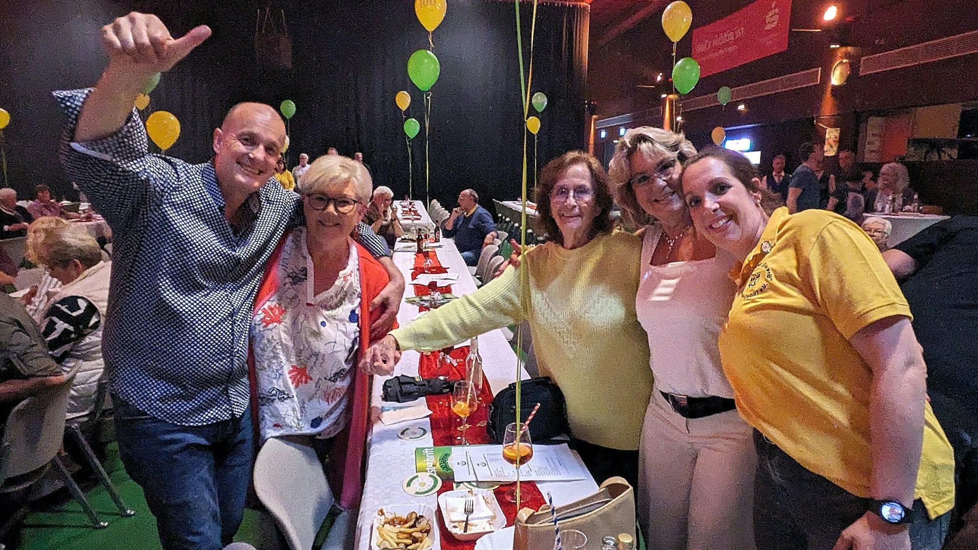 100 Jahre „Theaterverein Edelweiß“: Beste Stimmung beim Bunten Abend.