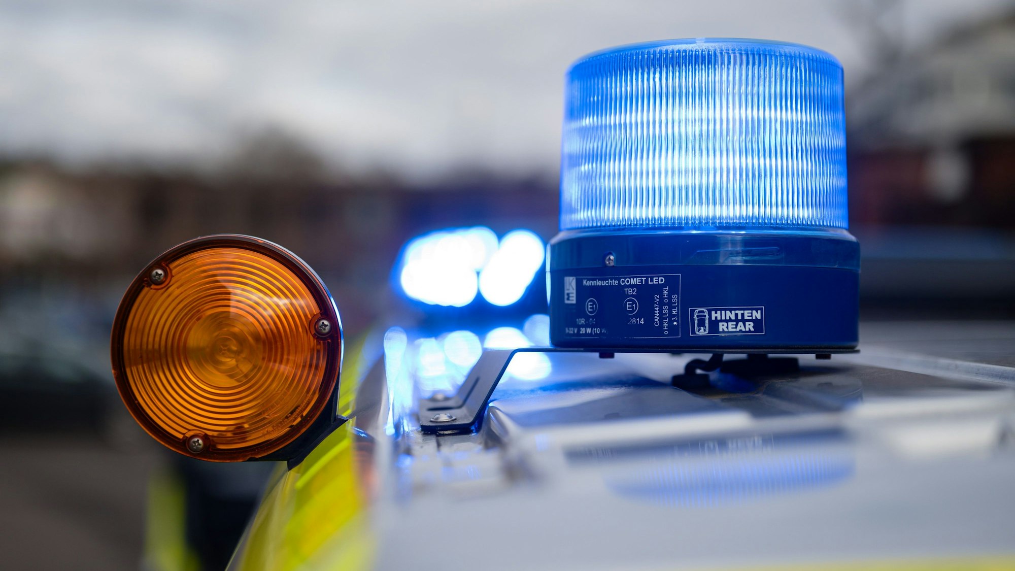 Blaulicht auf einem Einsatzfahrzeug der saarländischen Polizei.