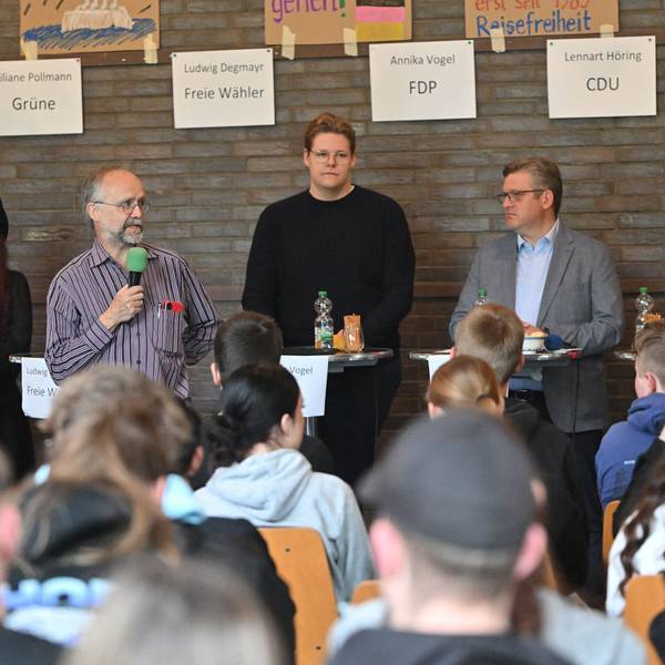Bei der Podiumsdiskussion in der Kürtener Gesamtschule ging es um die Europawahl.