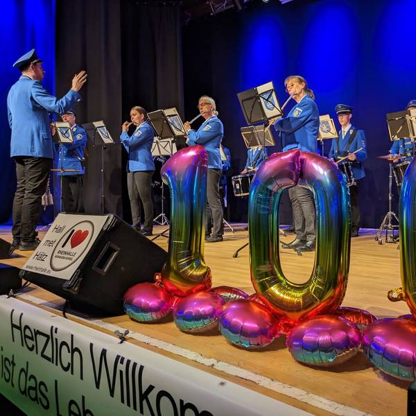 100 Jahre Theaterverein „Edelweiß“: Auftritt Tambour Corps Germania Hersel beim Bunten Abend.