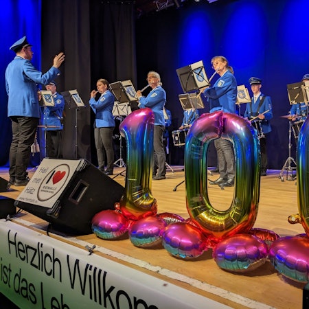 100 Jahre Theaterverein „Edelweiß“: Auftritt Tambour Corps Germania Hersel beim Bunten Abend.