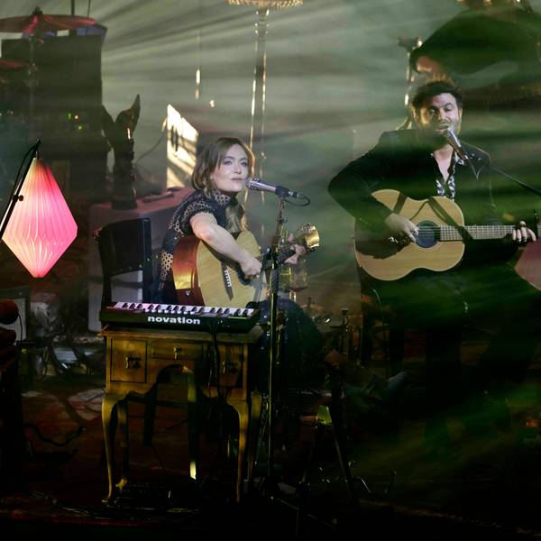 Wohnzimmer-Atmosphäre: Julia und Angus Stone in der Philharmonie.