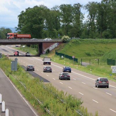 Zu sehen ist die Autobahn 555.