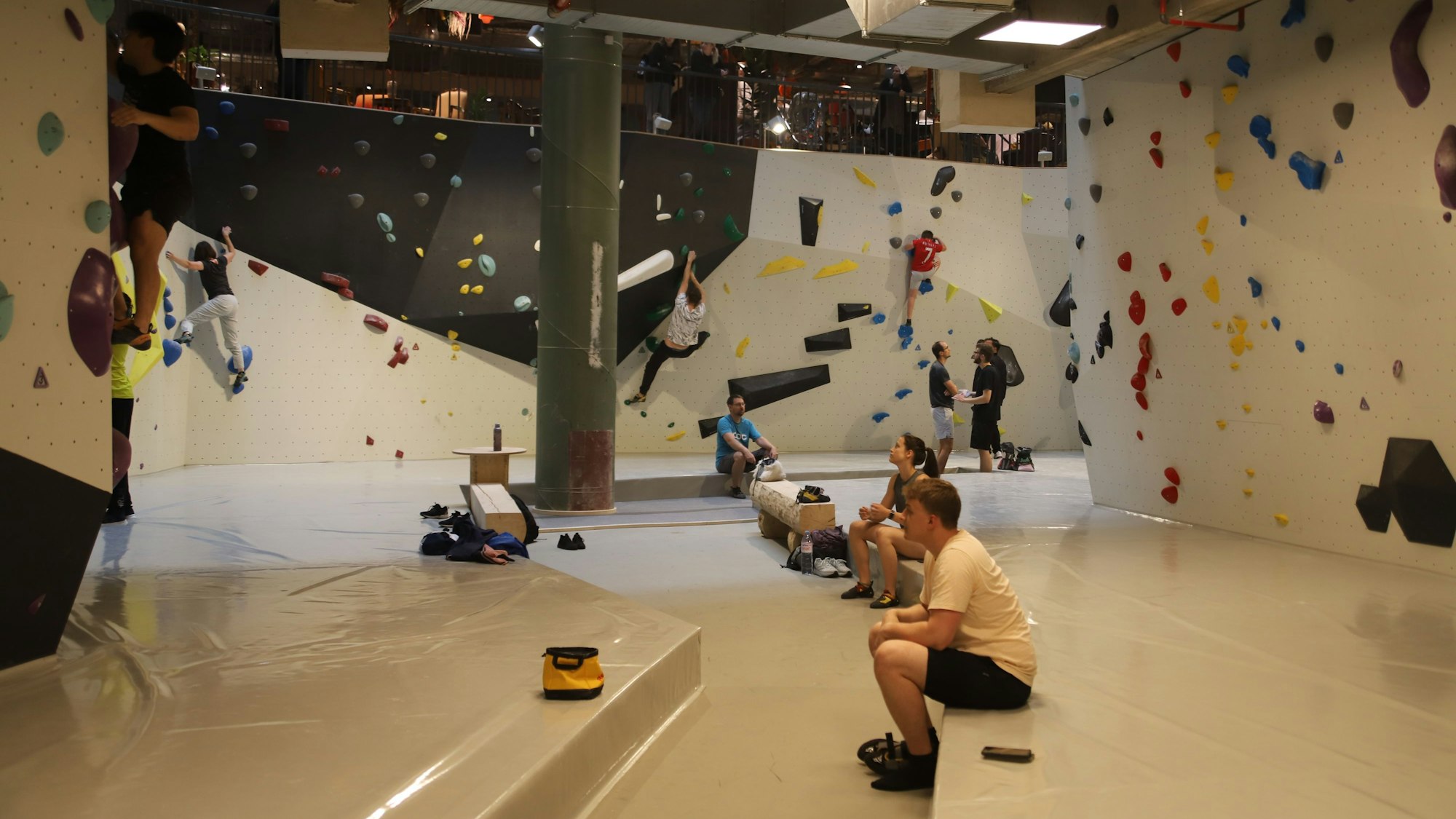 Das Happy Franky in Troisdorf hat am Pfingstsamstag, 18. Mai 2024, eröffnet. Die Mitunternehmer präsentierten sich mit ihren Angeboten. Boulderhalle.