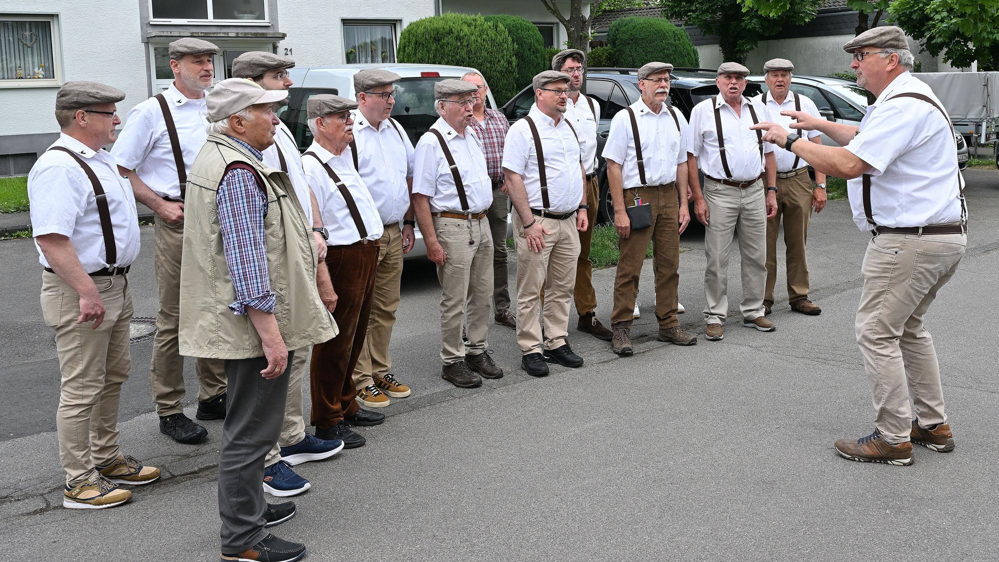 Pingseiersingen in Heiligenhausen macht den Sängern und Eierspendern jedes Jahr viel Freude.