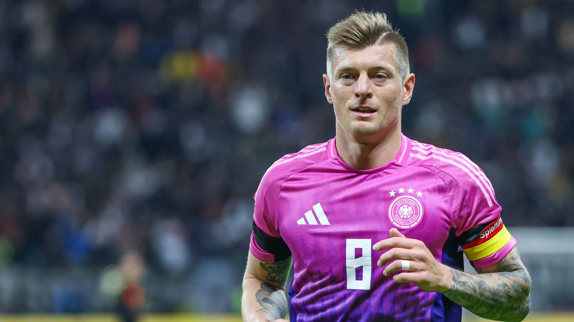 Toni Kroos beim Länderspiel Deutschland gegen Holland (2:1) am 26. März in Frankfurt. Nach der EM will Kroos aufhören. (Archivfoto)