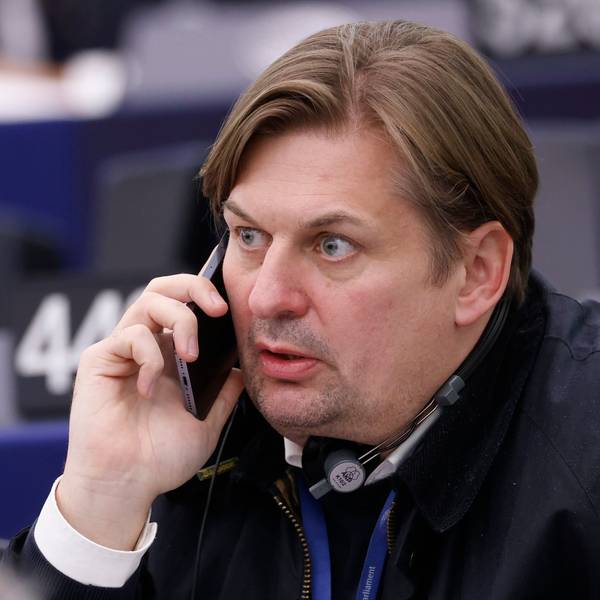Maximilian Krah von der Alternative für Deutschland (AfD) nimmt bei einer Sitzung des Europäischen Parlaments. (Archivbild)