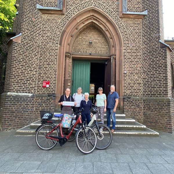 Die Kirche Sankt Clemens in Porz Langel wird zur Radwege- und Wanderer-Kirche. Ein Vorbereitungsteam hat die ökumenische Neuausrichtung des Gotteshauses in die Wege geleitet.