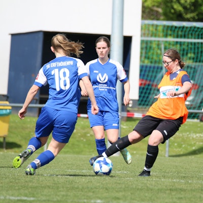 Spielszene aus der Frauenfußballpartie zwischen der SG Erfthöhen und dem SC Wißkirchen.