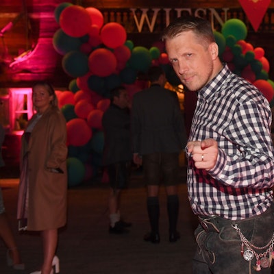 Der Comedian Oliver Pocher zeigt sich bei der "Wiesn Wiesn Charity Night", die unter dem Motto «Ich liebe das Leben» in der «Käfer Alm» an der Galopprennbahn München gefeiert wurde.