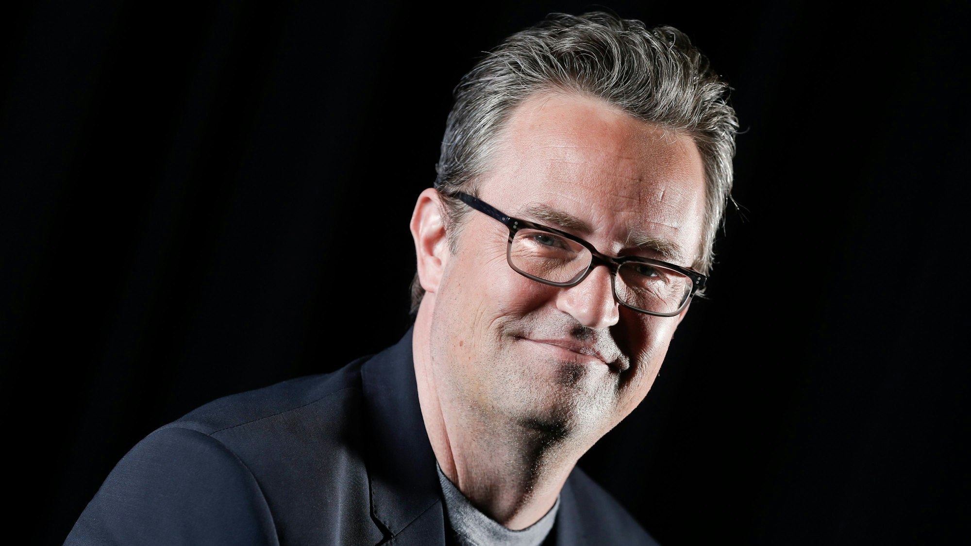 Matthew Perry posiert für ein Porträt.