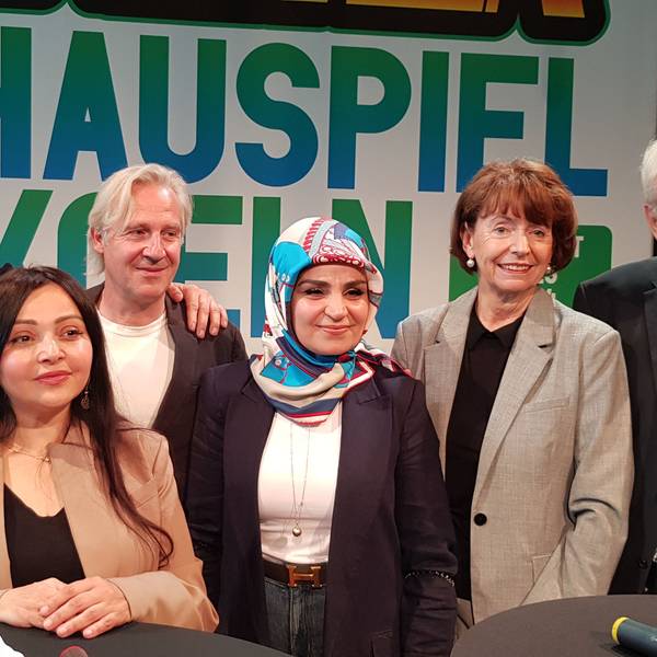Gemeinsames Erinnern: Bezirksbürgermeister Norbert Fuchs (v.r.), Henriette Reker, Meral Sahin, Stefan Bachmann, Serpil Güner (interKultur e.V.), Muhamet Ayagül (Betroffener) und Bengü Kocatürk-Schuster (Initiative Herkesin Meydanı – Platz für Alle).