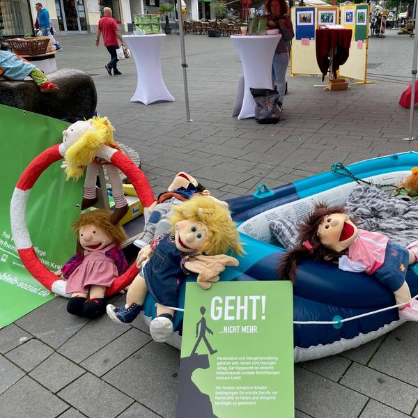 Das Foto zeigt eine Aktion zum Kita-Notstand in Bergisch Gladbach.