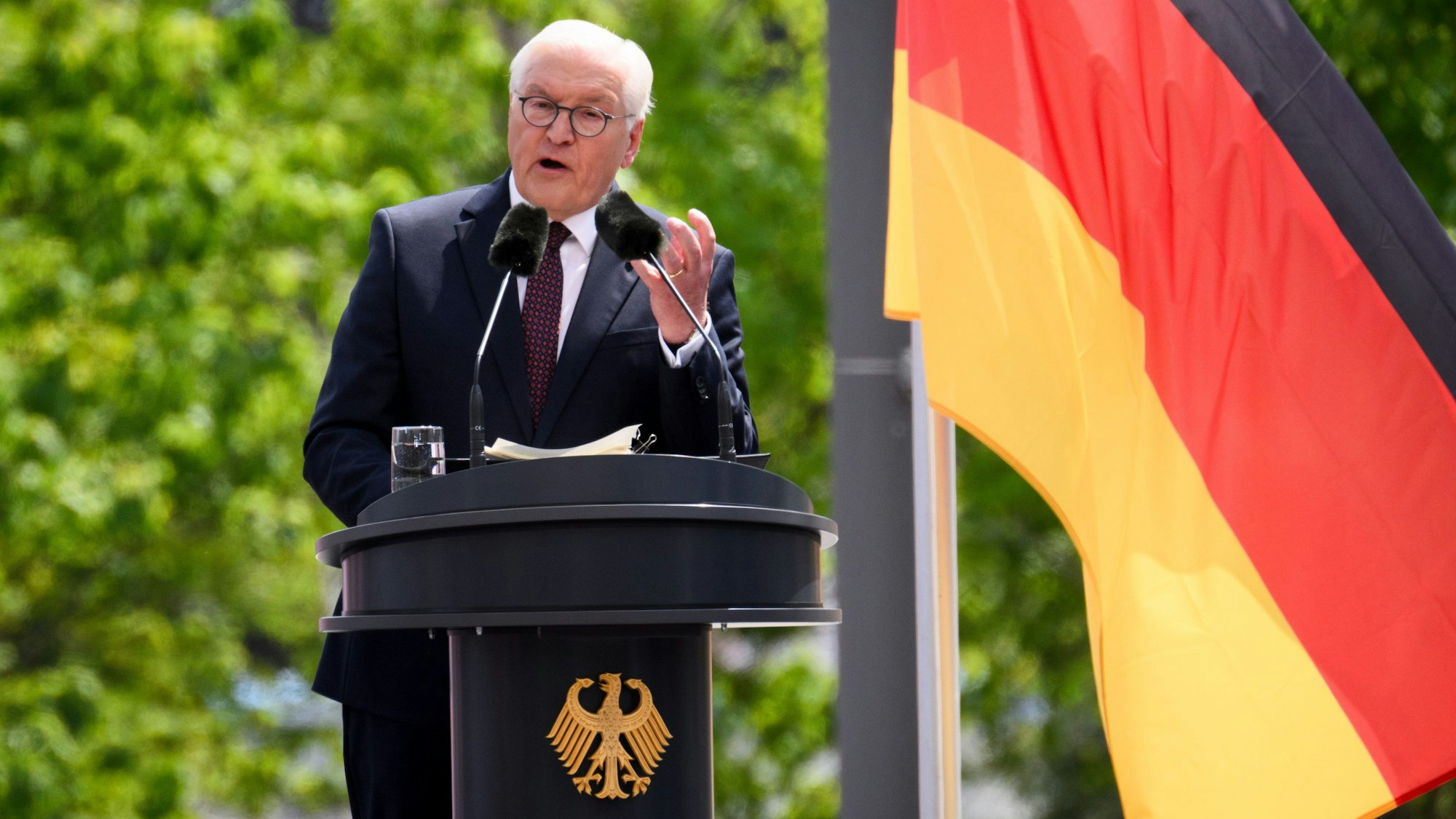 Berlin: Bundespräsident Frank-Walter Steinmeier spricht beim Staatsakt zu „75 Jahre Grundgesetz“ auf dem Forum zwischen Bundestag und Bundeskanzleramt.